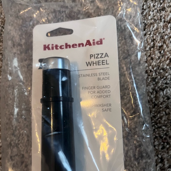 New KitchenAid Pizza Wheel - Picture 3 of 5